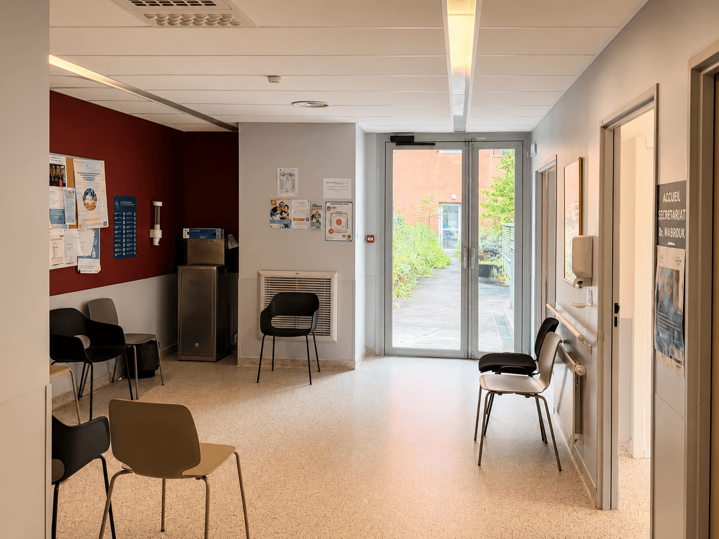 Salle d’attente des consultations à l’Hôpital de la Croix-Rousse